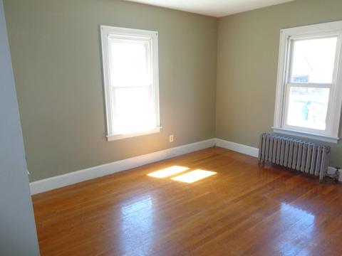 18 Wayne St, Springfield, MA 01118 photo 5
