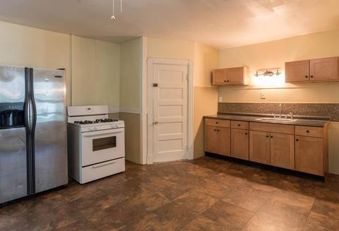 16 Grape St, Chicopee, MA 01013 photo 5