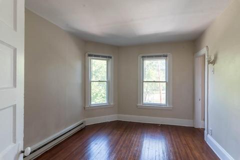 16 Grape St, Chicopee, MA 01013 photo 6
