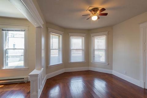 16 Grape St, Chicopee, MA 01013 photo 8