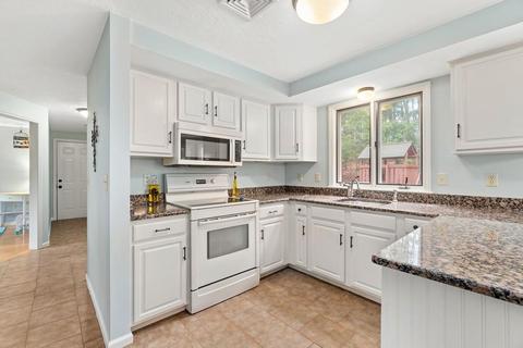 3 Briarwood Ln, Upton, MA 01568 photo 5