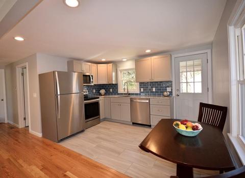 18 Mayflower Rd, Springfield, MA 01118 photo 2
