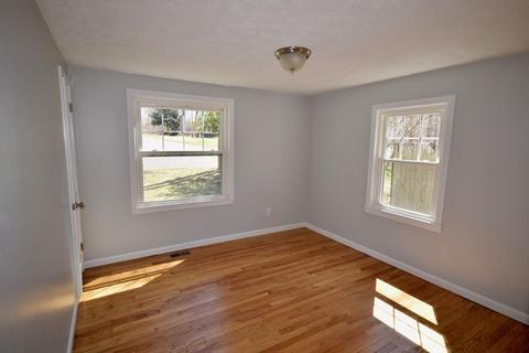 18 Mayflower Rd, Springfield, MA 01118 photo 8