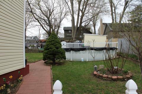 531 Tecumseh St, Fall River, MA 02721 photo 3