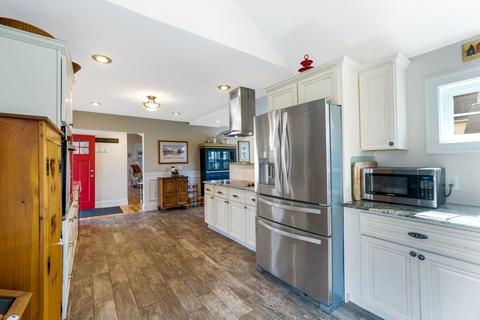 105 Beacon Ave, Warwick, RI 02889 photo 5