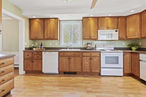 4 Smith Ave, Reading, MA 01867 photo 3