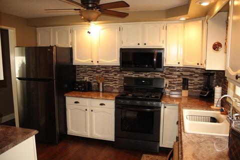 34 Waring St, Fall River, MA 02720 photo 4