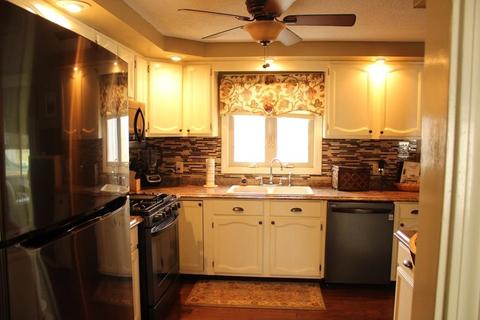 34 Waring St, Fall River, MA 02720 photo 5