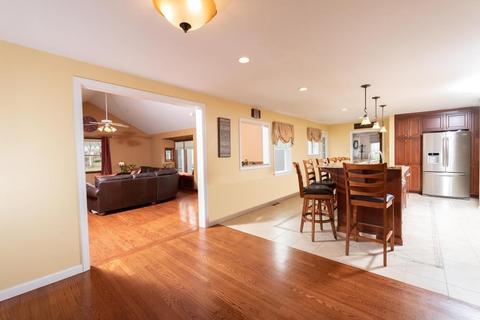 39 Scotland St, Hingham, MA 02043 photo 5