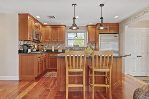 6 Centre St, Winthrop, MA 02152 photo 4