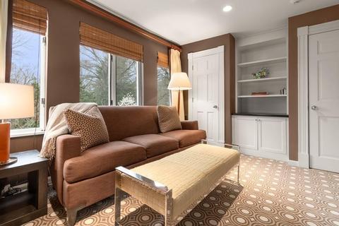 8 Sears Rd, Brookline, MA 02445 photo 12