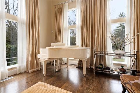 8 Sears Rd, Brookline, MA 02445 photo 4