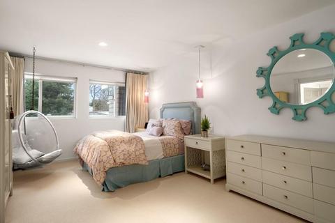 8 Sears Rd, Brookline, MA 02445 photo 21