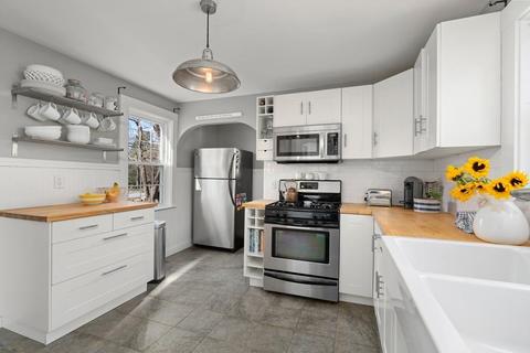 25 Everett St, Natick, MA 01760 photo 3