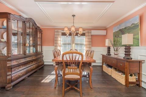 11 Smith St, Wellesley, MA 02482 photo 9