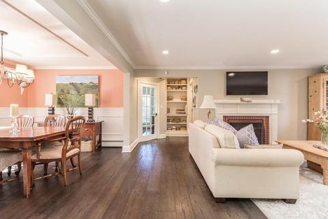 11 Smith St, Wellesley, MA 02482 photo 10
