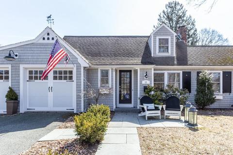 11 Smith St, Wellesley, MA 02482 photo 2