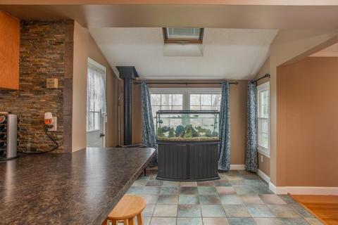 325 Gillette Ave, Springfield, MA 01118 photo 6