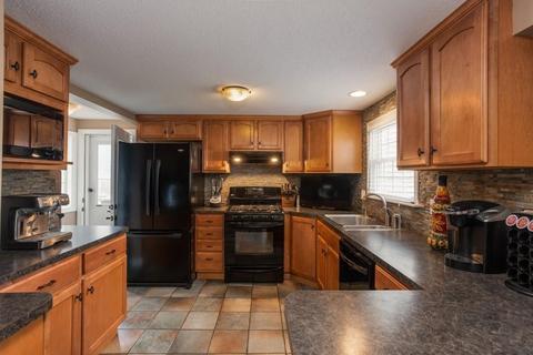 325 Gillette Ave, Springfield, MA 01118 photo 1