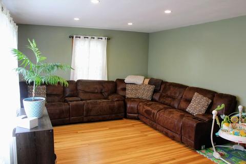 50 Grattan St, Fall River, MA 02721 photo 3