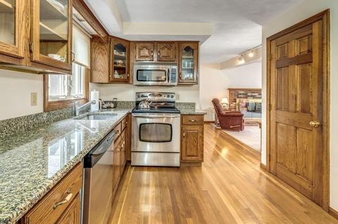 18 Davis Ln, Reading, MA 01867 photo 2