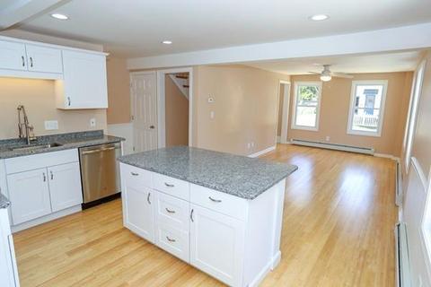 28 Laurel St, Clinton, MA 01510 photo 2