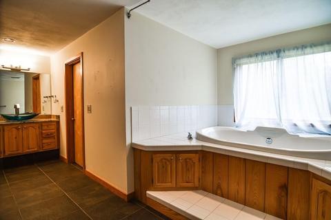 96 Elm St, Upton, MA 01568 photo 18
