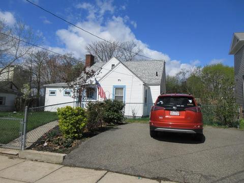 181 Crawford St, Fall River, MA 02724 photo 2