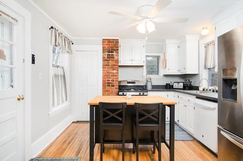 2 Cedar Ct, Amesbury, MA 01913 photo 1