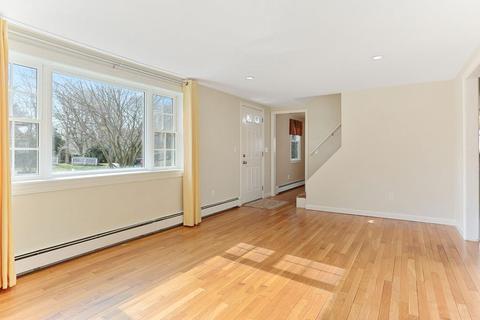 9 Arrowhead Dr, Hyannis, MA 02601 photo 4