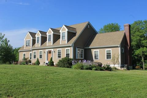 25 Thornton St, Mendon, MA 01756 photo 1