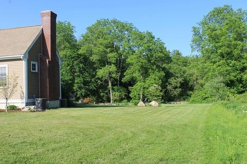 25 Thornton St, Mendon, MA 01756 photo 2