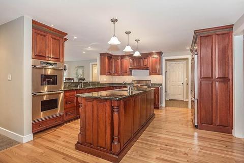 96 Red Gate Ln, Reading, MA 01867 photo 3