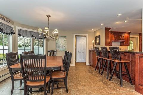 96 Red Gate Ln, Reading, MA 01867 photo 5