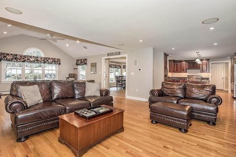 96 Red Gate Ln, Reading, MA 01867 photo 7