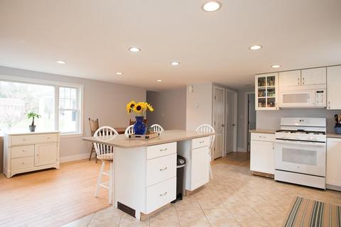 16 Meadowlark Dr, Wareham, MA 02571 photo 3