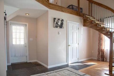 87 West St, Easthampton, MA 01027 photo 4