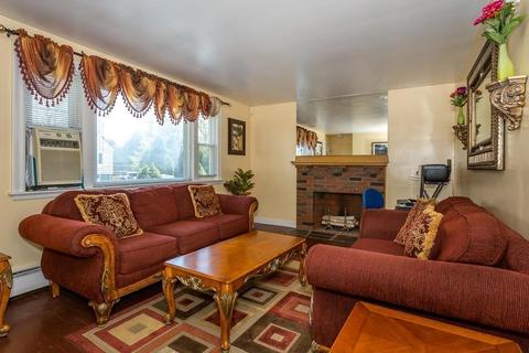 35 Leonard St, Dedham, MA 02026 photo 8