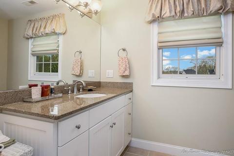 2 Castlegate Rd, Amesbury, MA 01913 photo 16