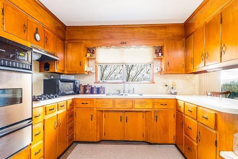 161 Bayview St, Fall River, MA 02724 photo 4