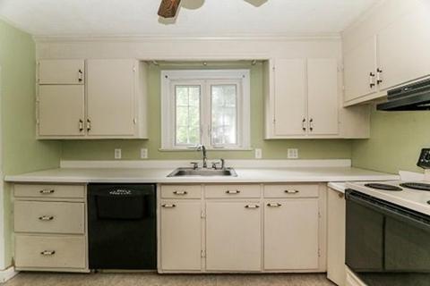 480 Plumtree Rd, Springfield, MA 01118 photo 4