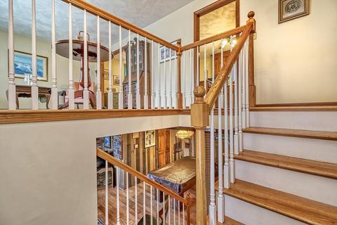 8 Fox Meadow Ln, Dedham, MA 02026 photo 2