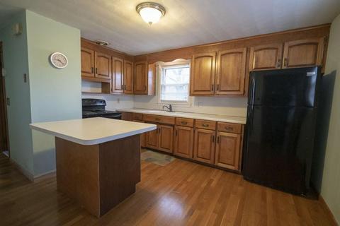 18 Jonquil Dr, Springfield, MA 01119 photo 4