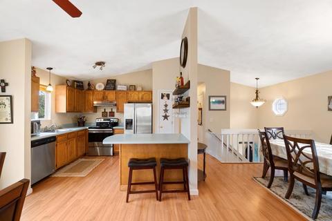 73 Mohawk Trl, Cranston, RI 02921 photo 2