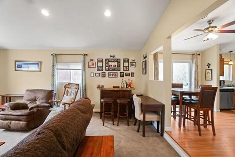 73 Mohawk Trl, Cranston, RI 02921 photo 5