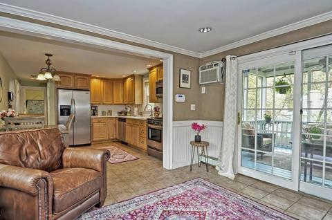 17 Beacon St, Walpole, MA 02081 photo 2