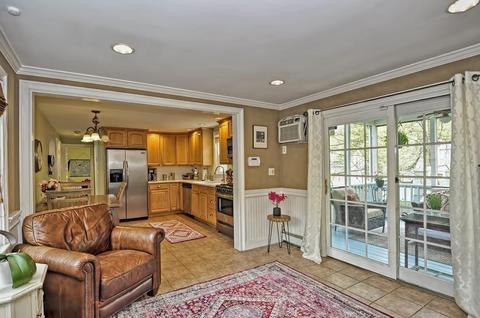 17 Beacon St, Walpole, MA 02081 photo 5