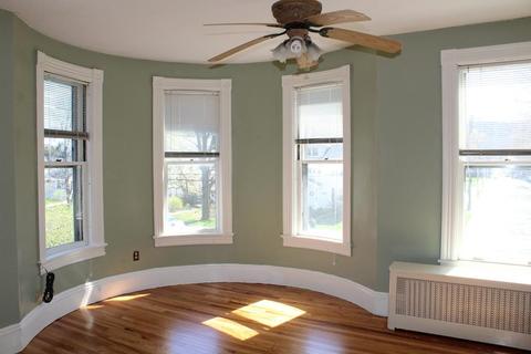 21 Park St, Easthampton, MA 01027 photo 4