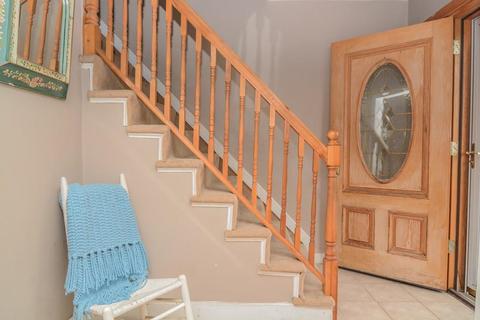 85 Epping St, Lowell, MA 01852 photo 2