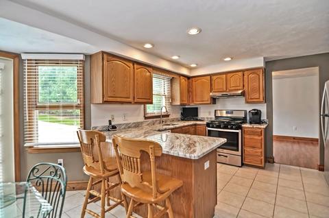 27 Pleasant St, Upton, MA 01568 photo 5